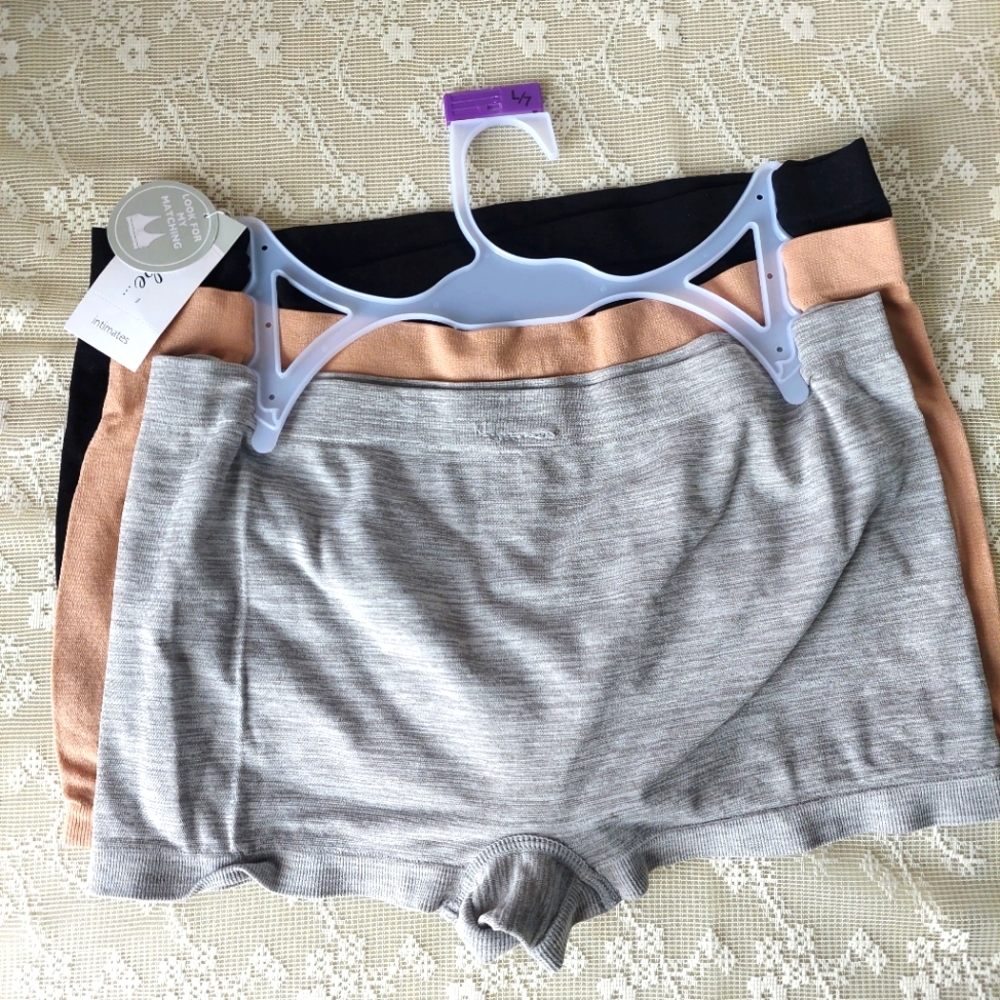 NWT Women's Comfort Fit Seamfree Boyshort Shorties Underwear (3-Pack) - Picture 3 of 11